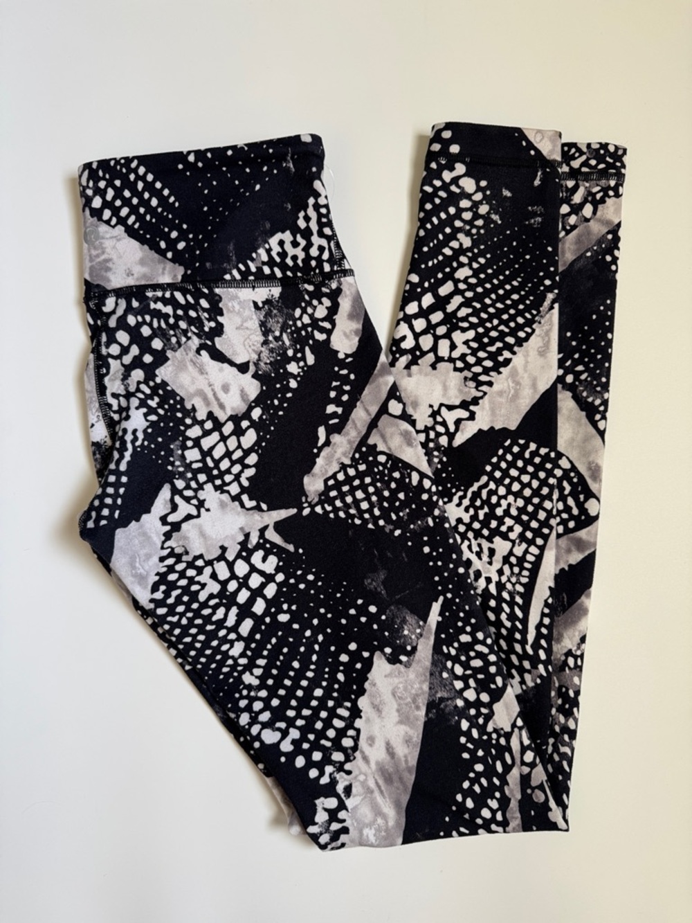 Lululemon Black & White Abstract Print Leggings - Picture 2 of 6